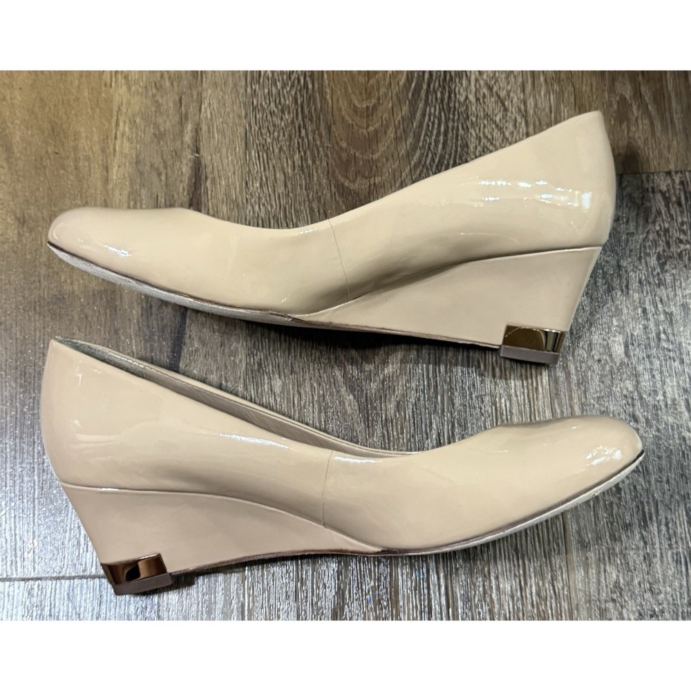 Tory Burch Astoria Nude Patent Leather Beige Wedge Pump Heels Women's Size 8